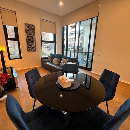 Luxe 2Br Executive Apartment Kingston Pool Parking Wifi Bbq Wine Exteriör bild