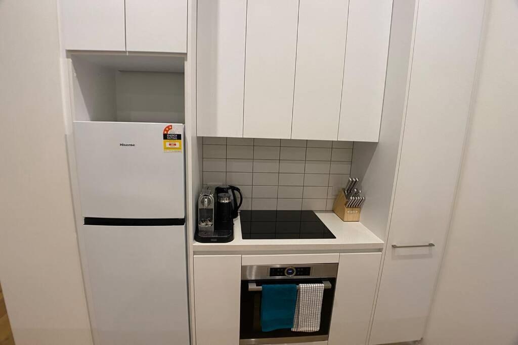 Luxe 2Br Executive Apartment Kingston Pool Parking Wifi Bbq Wine Exteriör bild