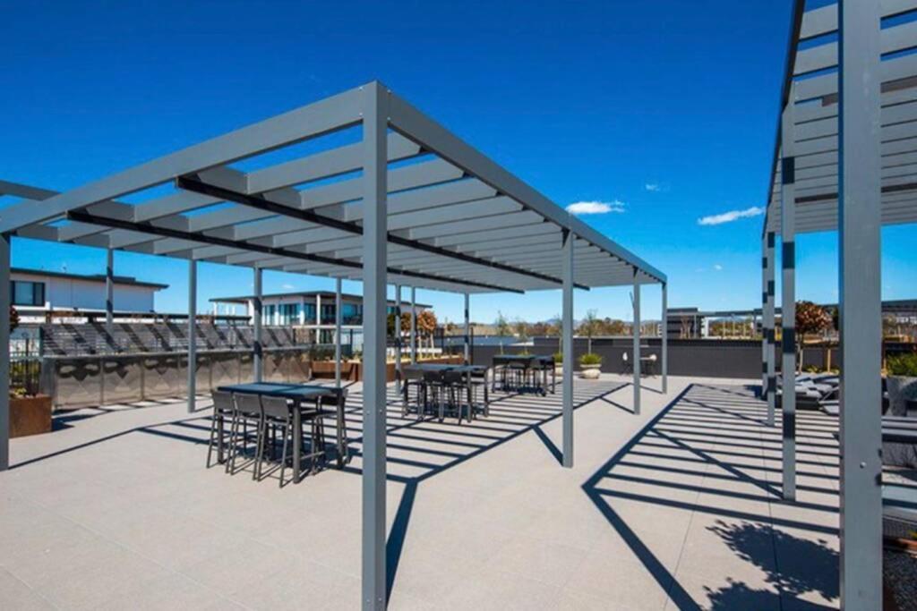 Luxe 2Br Executive Apartment Kingston Pool Parking Wifi Bbq Wine Exteriör bild