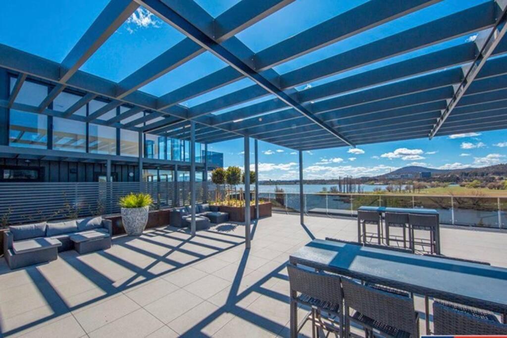 Luxe 2Br Executive Apartment Kingston Pool Parking Wifi Bbq Wine Exteriör bild