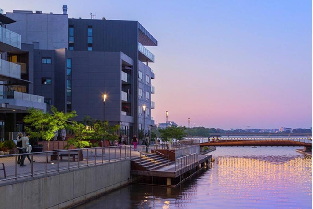 Luxe 2Br Executive Apartment Kingston Pool Parking Wifi Bbq Wine Exteriör bild