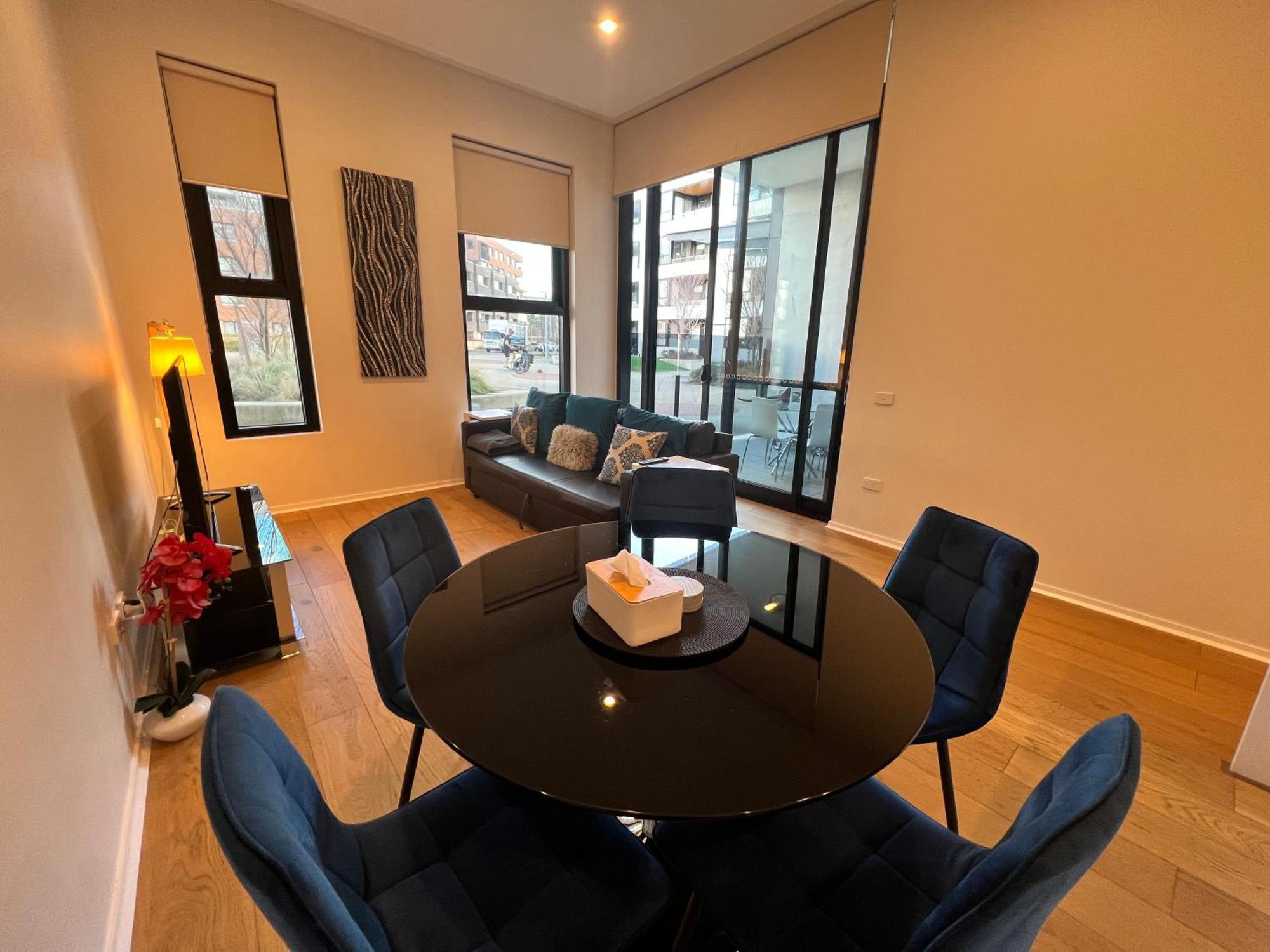 Luxe 2Br Executive Apartment Kingston Pool Parking Wifi Bbq Wine Exteriör bild