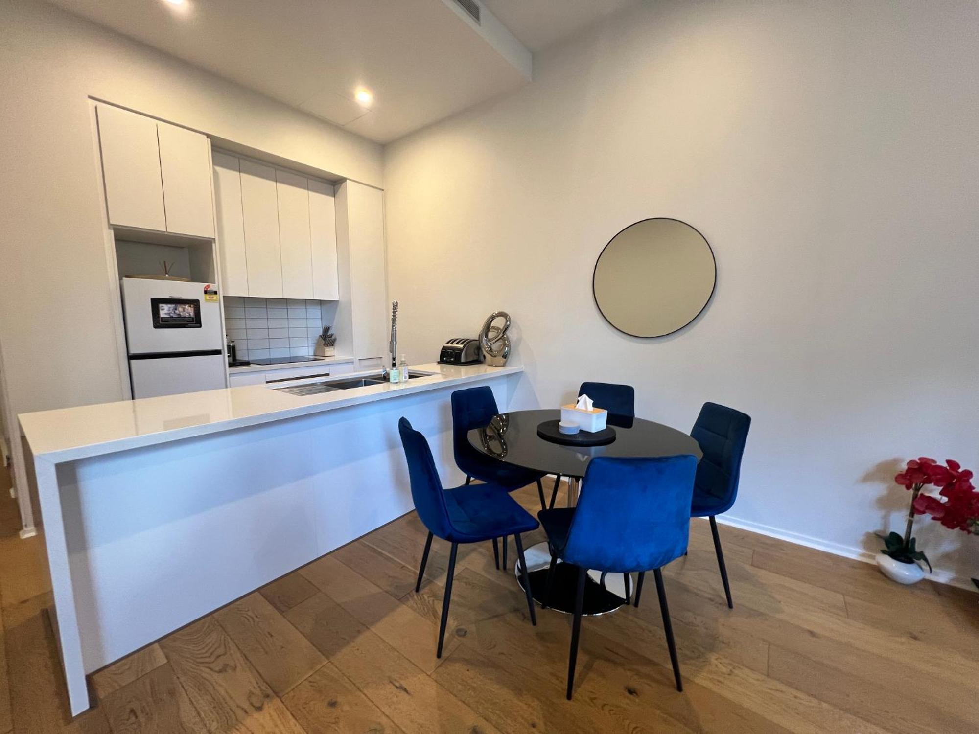 Luxe 2Br Executive Apartment Kingston Pool Parking Wifi Bbq Wine Exteriör bild